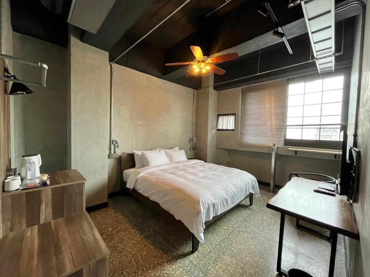 Hotel The Retro Tai-Pan à Tainan Extérieur photo