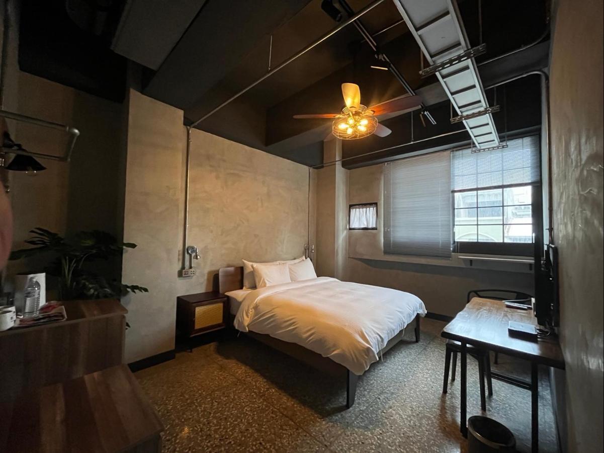 Hotel The Retro Tai-Pan à Tainan Extérieur photo
